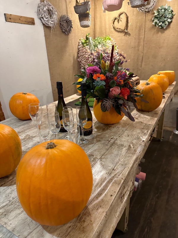 Adults pumpkin petals and Prosecco workshop