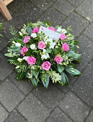 Round funeral posy