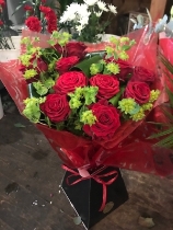 12 Red Naomi Roses With Bupleurum