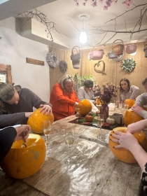 Adults pumpkin petals and Prosecco workshop